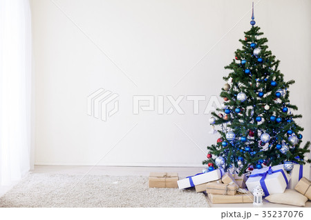 Christmas tree decoration in white room 35237076