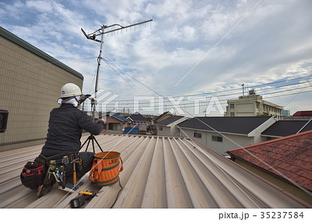 アンテナ新設工事 職人の作業風景 アンテナ新設工事 職人の作業風景 35237584