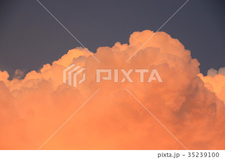 雲 35239100