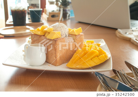 Toast Bread Pudding with ice cream and mango. 35242500