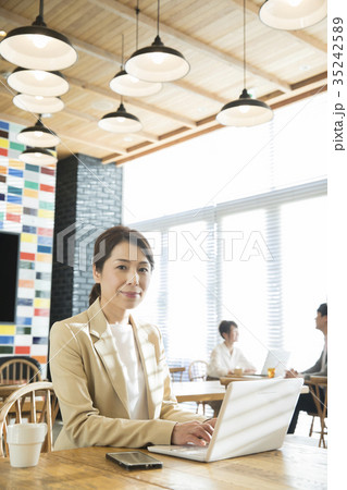 ノマドワーカー 35242589