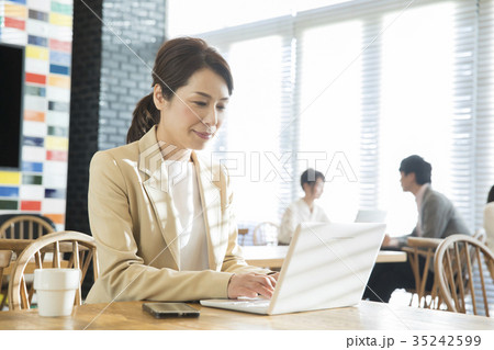 ノマドワーカー 35242599