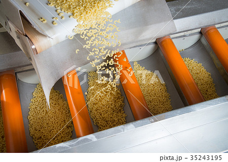 industrial production of pastaon automated food 35243195