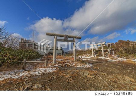 秋の天神峠に鎮座する弁財天の風景 秋の天神峠に鎮座する弁財天の風景 35249399