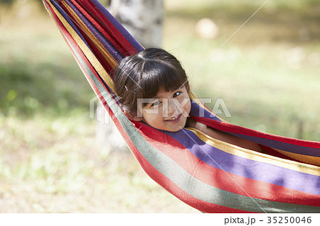 包む 感情 東洋人 35250046