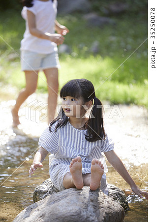 小川 少女 子供 35250078
