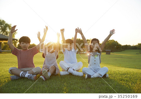 公園 少女 少年 35250169
