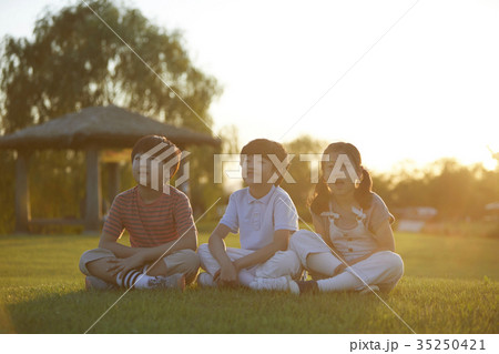 公園 少女 少年 35250421