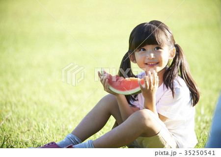 フルーツ 果物 少女 35250541