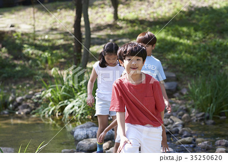 小川 少女 少年 35250620