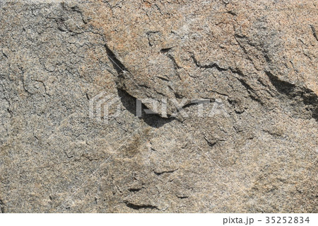 荒い岩肌 35252834
