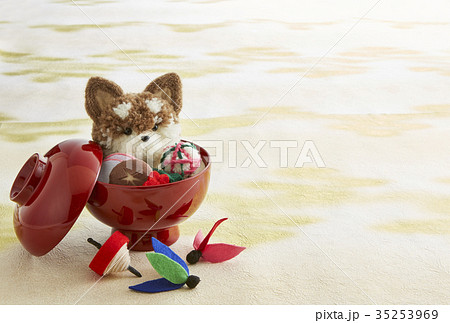 2018年　年賀状テンプレート(はがき比率)　戌年　お雑煮わんこ　胡麻柴 35253969