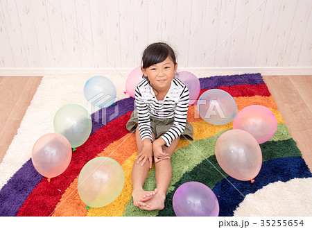 風船と子供 風船と子供 35255654