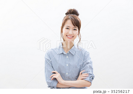 若い女性 どや顔 若い女性 どや顔 35256217