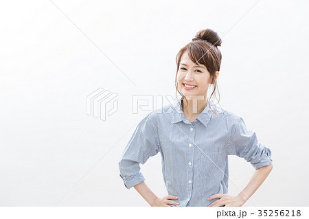 若い女性 どや顔 若い女性 どや顔 35256218