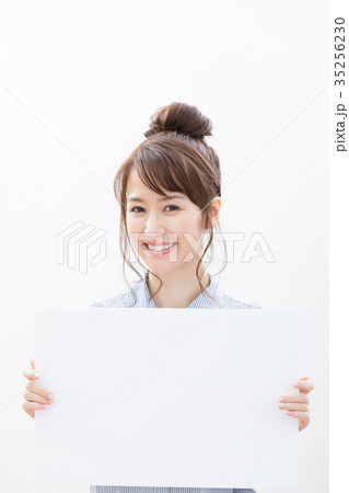 若い女性 ホワイトボード 若い女性 ホワイトボード 35256230