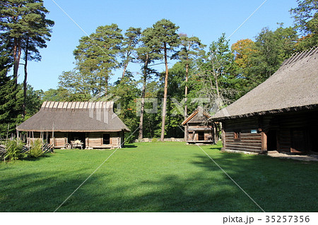 伝統建築の農家　タリン　エストニア　バルト3国　ヨーロッパ 35257356