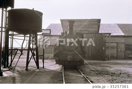 昭和43年　四日市の工場地帯の専用線の蒸気機関車2412 35257361