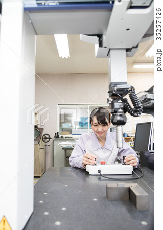 工場 測定 三次元測定機 品質管理 検査 分析 工場 測定 三次元測定機 品質管理 検査 分析 35257426