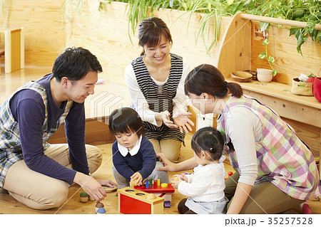 企業内保育 35257528