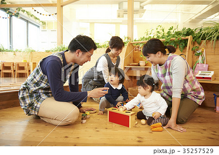 企業内保育 35257529