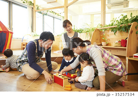 企業内保育 35257534