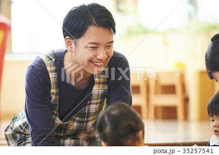 企業内保育 35257541