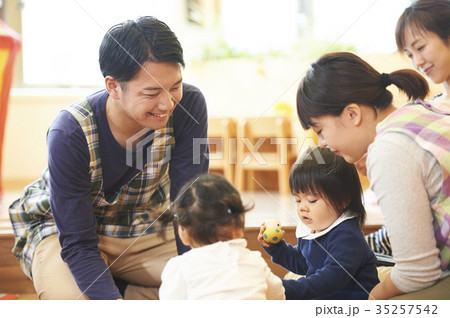 企業内保育 35257542