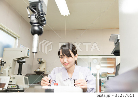 工場　測定　三次元測定機　品質管理　検査　分析　 35257611