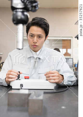 工場　測定　三次元測定機　品質管理　検査　分析 35257621