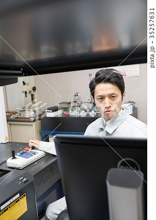 工場　測定　三次元測定機　品質管理　検査　分析　 35257631