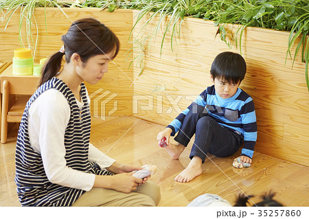 企業内保育 35257860