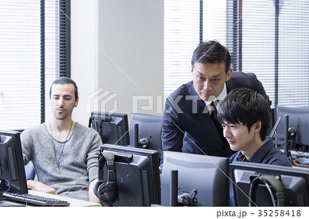 ビジネス系　大学 35258418