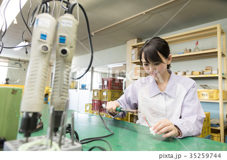 工場　はんだ付け　 35259744