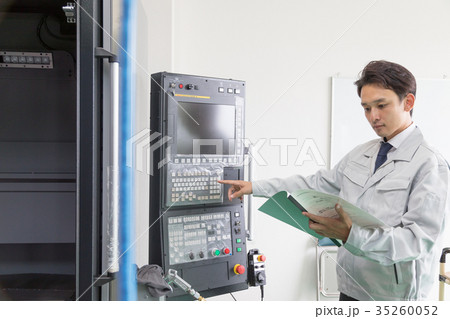 工場　新設備　納品　説明　営業　マシニング　試運転　　　　　 35260052