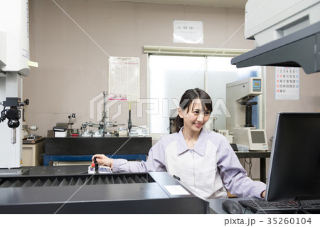 工場　測定　三次元測定機　品質管理　検査　分析　 35260104