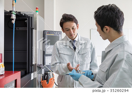 工場　新設備　納品　説明　営業　マシニング　試運転　　　 35260294