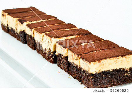 Brownie cake 35260626