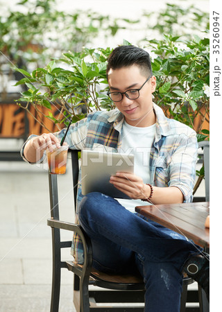 Reading e-book 35260947