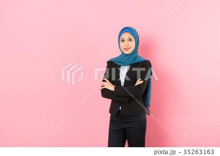 professional confident muslim business woman professional confident muslim business woman 35263163