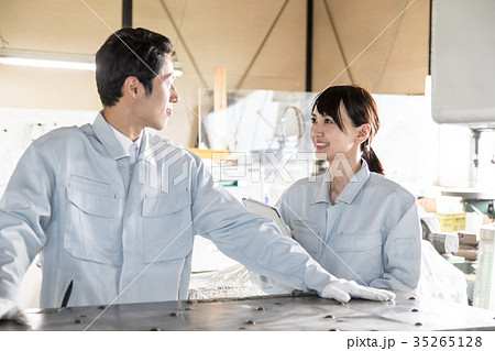 工場 人物 働く人々 世間話 工場 人物 働く人々 世間話 35265128