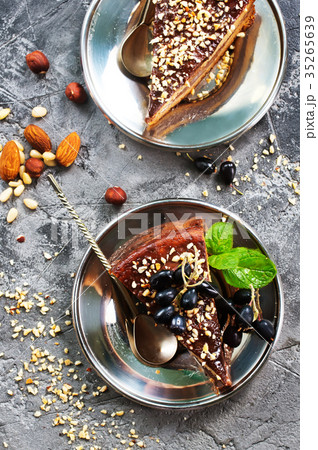 chocolate cake chocolate cake 35265639