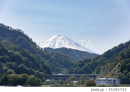 山間から見る富士山 35265732