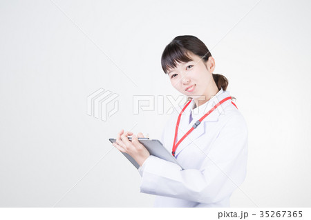 白衣の女性 白衣の女性 35267365