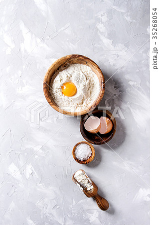 Flour and egg yolk 35268054
