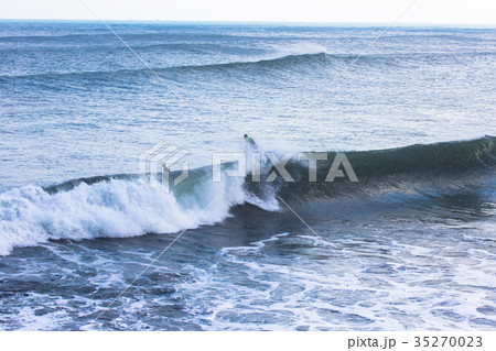 波 振る ウェイブ 35270023