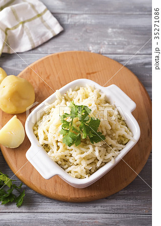 Mashed potatoes in bowl Mashed potatoes in bowl 35271086