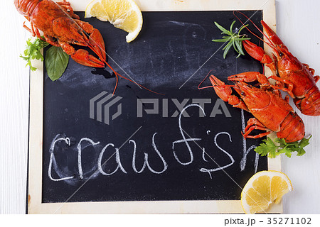 boiled crawfish with fresh lemon boiled crawfish with fresh lemon 35271102