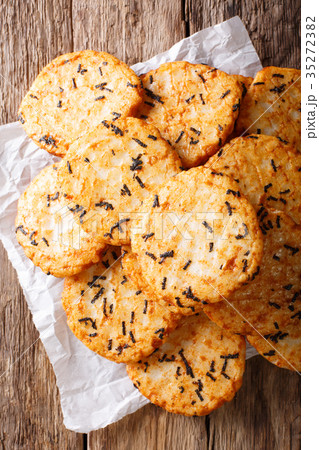 Japanese homemade rice cakes with seaweed Japanese homemade rice cakes with seaweed 35272382