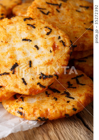 Japanese rice cakes with seaweed and tapioca Japanese rice cakes with seaweed and tapioca 35272392